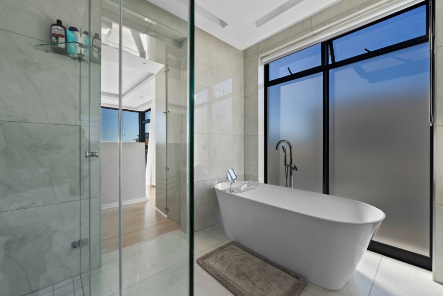 4 Bedroom Property for Sale in Bantry Bay Western Cape